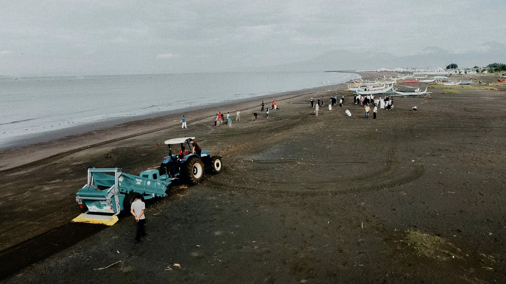 Le BeachTech a apporté son aide, dans le cadre du Projet STOP, lors d'une opération de nettoyage des plages, à Jembrana, sur la côte nord-ouest de Bali.