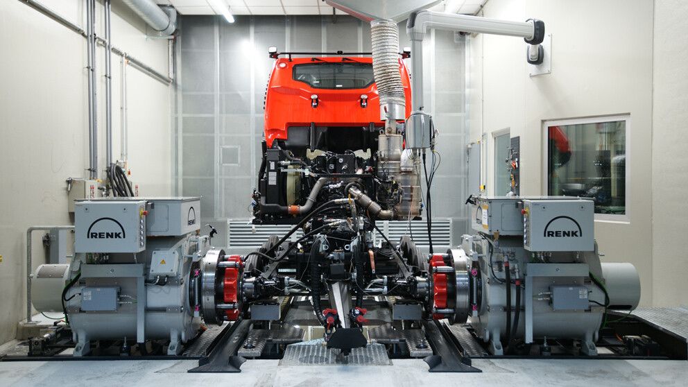 PistenBully on the test bench