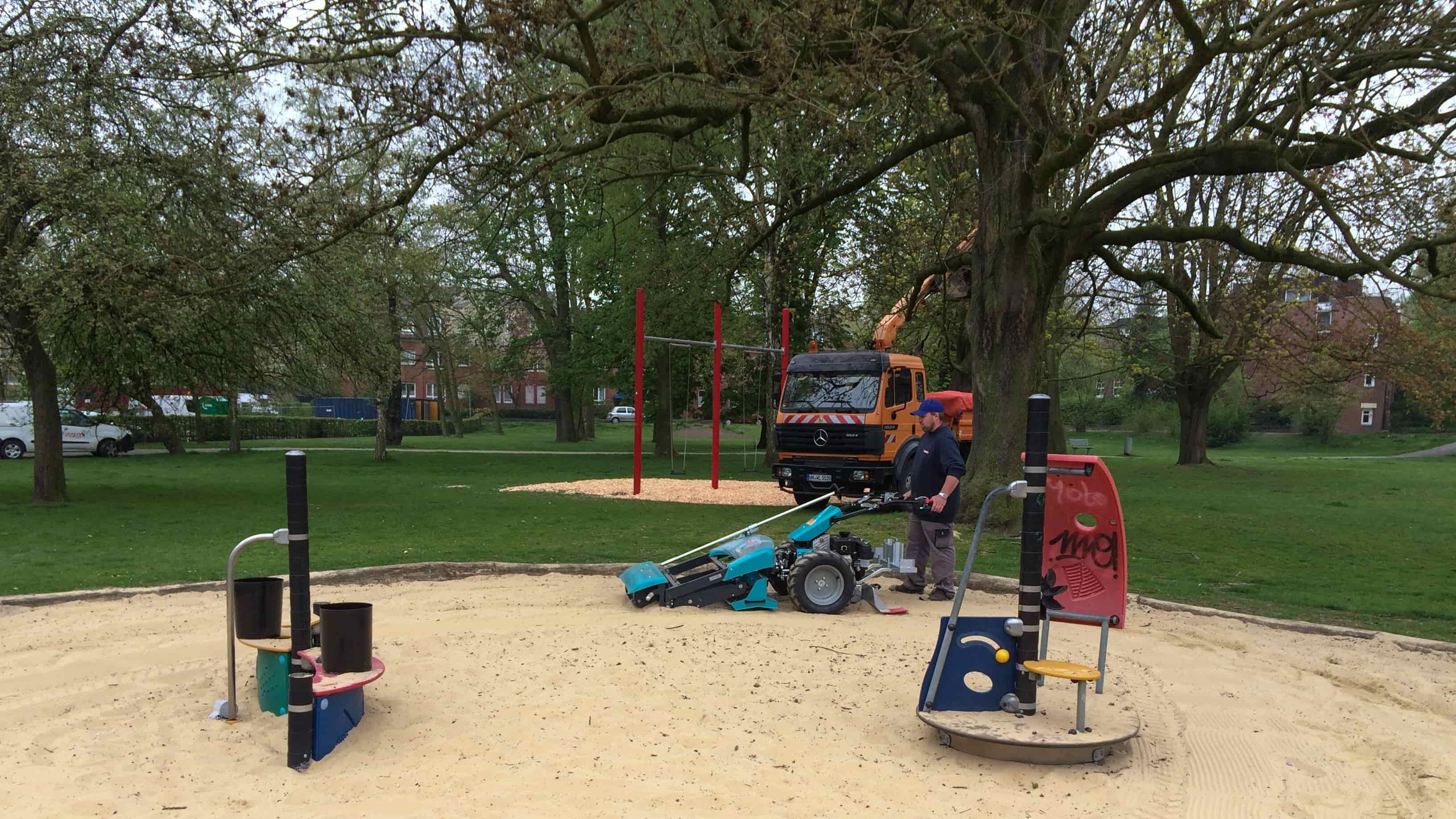 The BeachTech Sweepy thoroughly cleans play areas and sports areas.