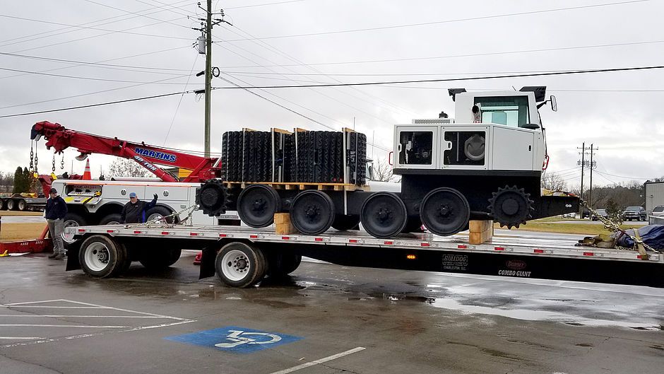 Ein Bild PowerBully delivers several 18T track carriers to an upfitter in the United States