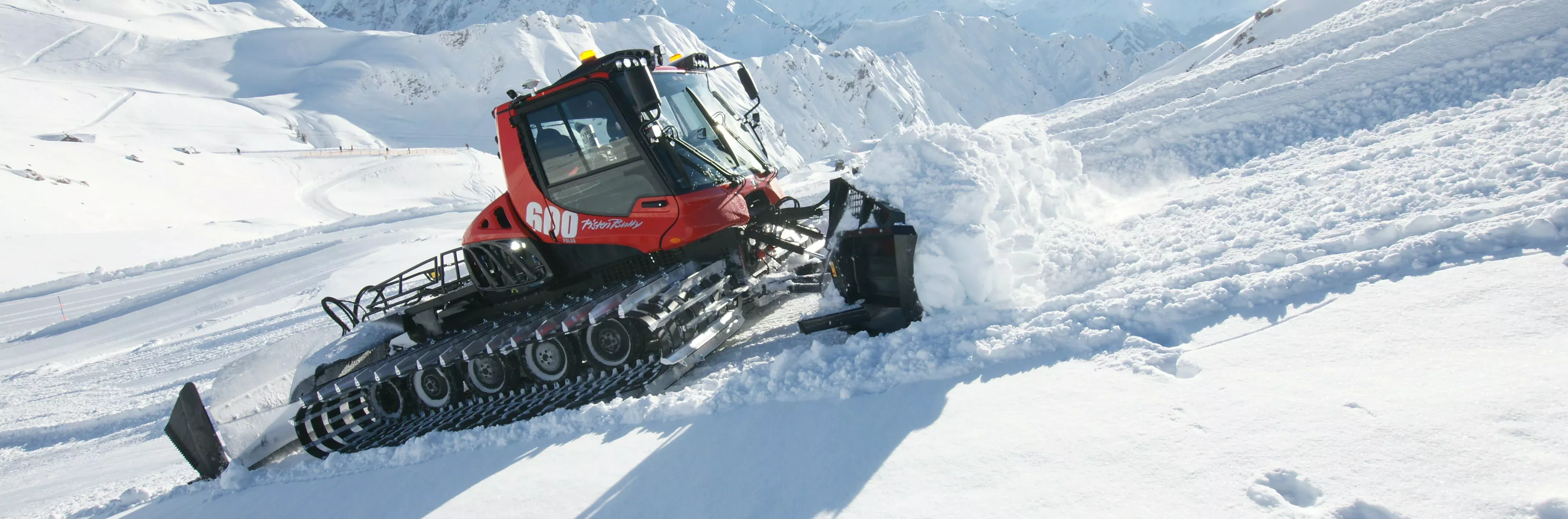 PistenBully 600 | Pulling up the mountain
