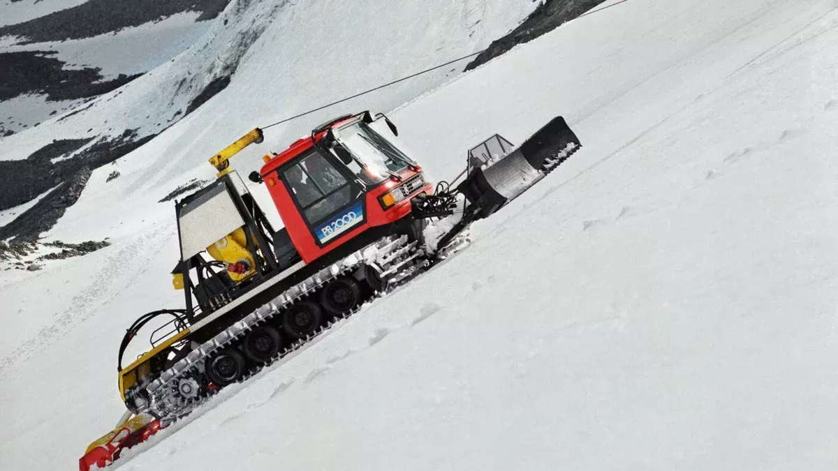 PistenBully 200 DW with the latest technology - the cable winch.