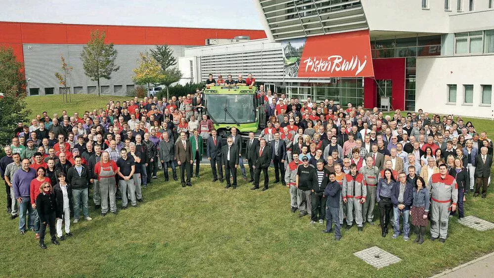 A photo of the whole staff with the 20,000 PistenBully