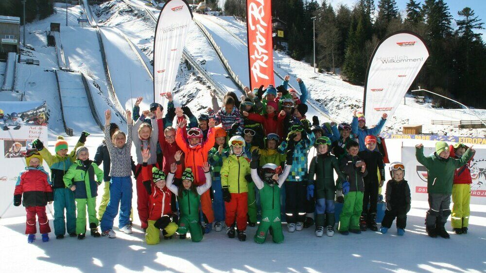 Foto de grupo en las jornadas de acción de miniesquí 2018