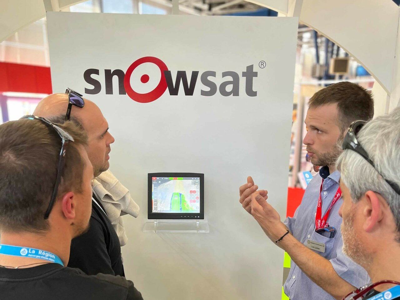 SNOWsat Teammitglied präsentiert die Software