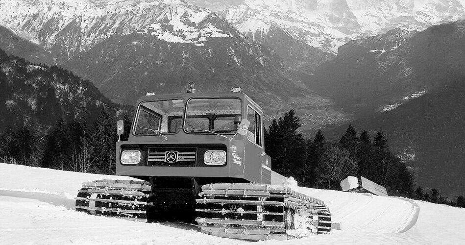 Der erste Prototyp des PistenBully startet zur Probefahrt