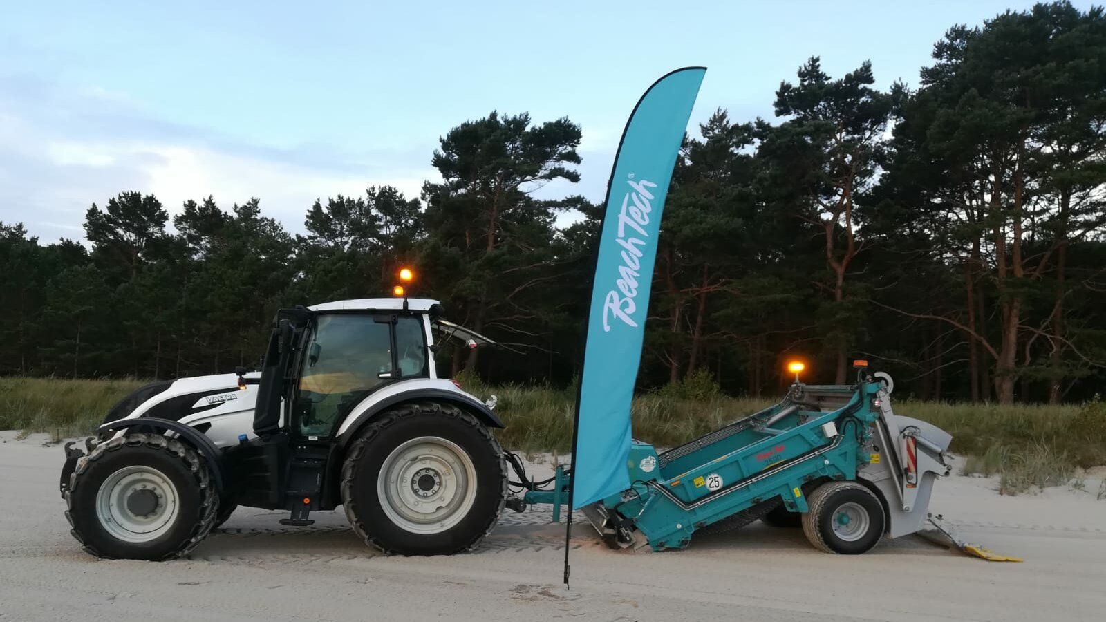 Un BeachTech 2500 assicura una spiaggia pulita e sicura a Rügen.