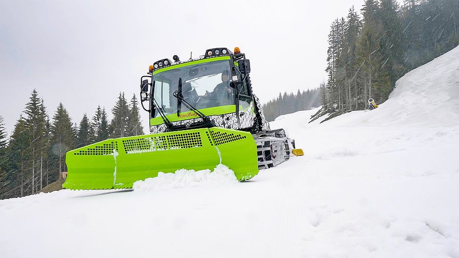 The first electrically powered snow groomer: The PistenBully 100 E!