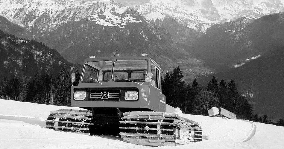 Der erste Prototyp des PistenBully startet zur Probefahrt